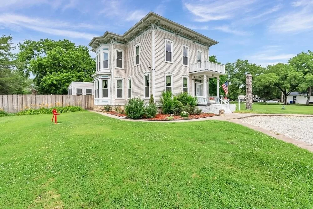 1890 Victorian house in Lindsborg, Kansas - $420k | Old Houses USA